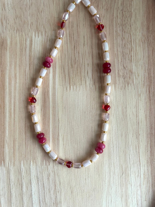 Collier L'Élégante en crochet fait main - Machja Perla (vue de face)