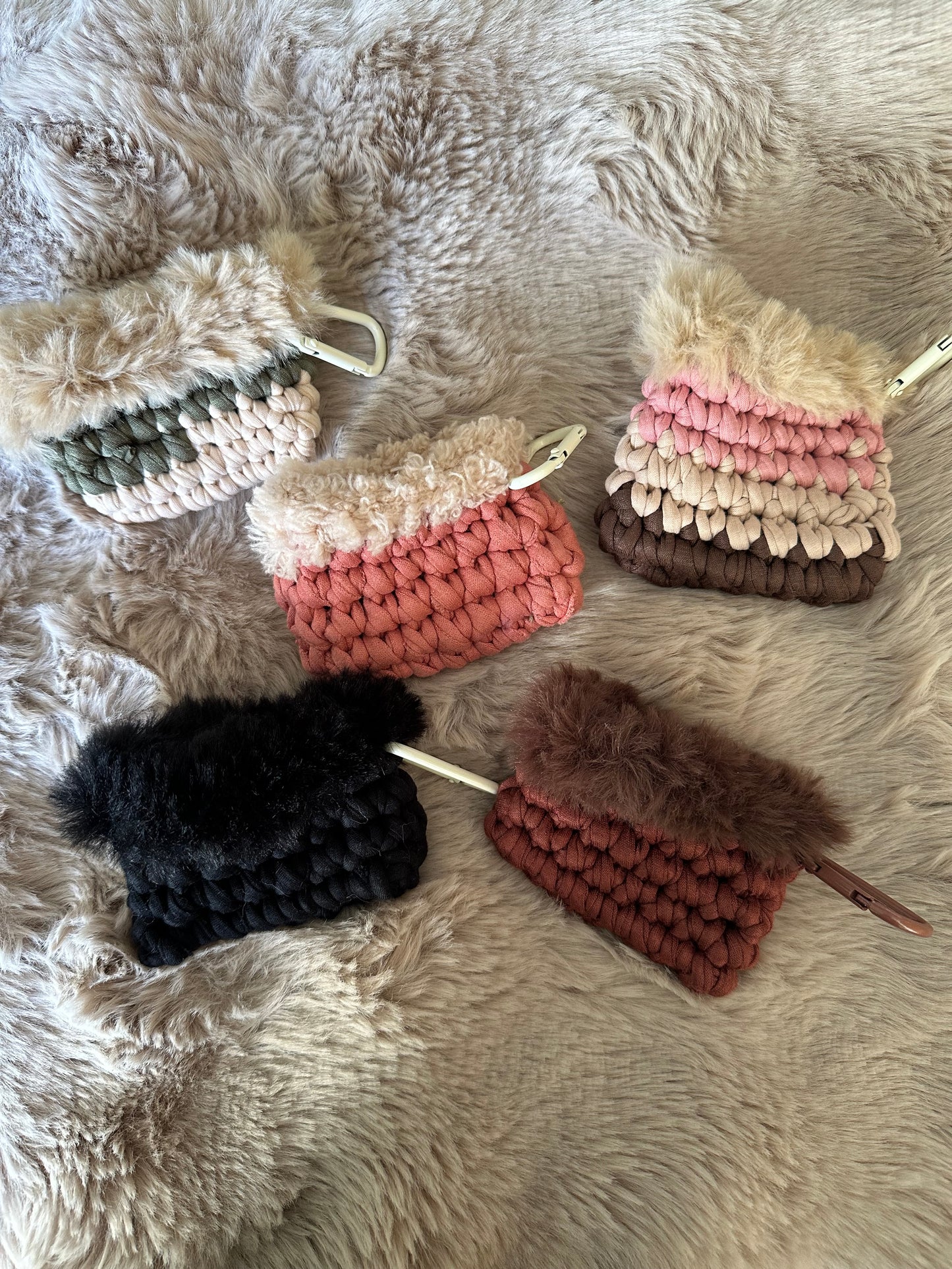 Pochettes Airpods en fourrure 🐻‍❄️