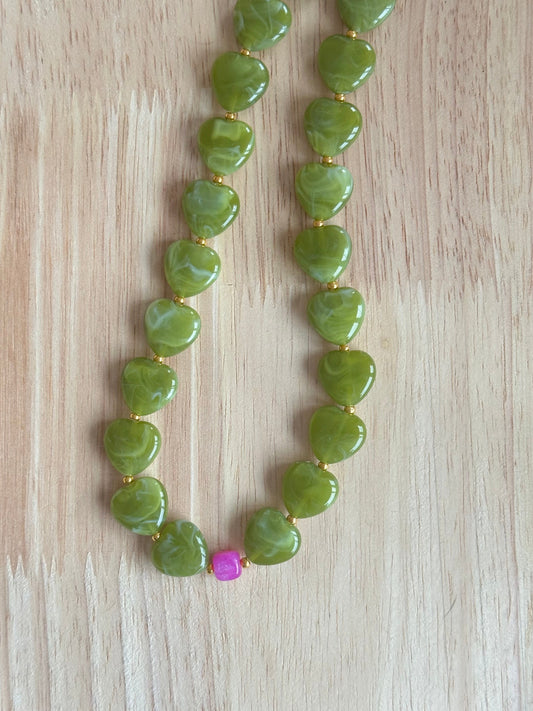 Collier L'Affirmée en crochet fait main - Machja Perla (vue de face)