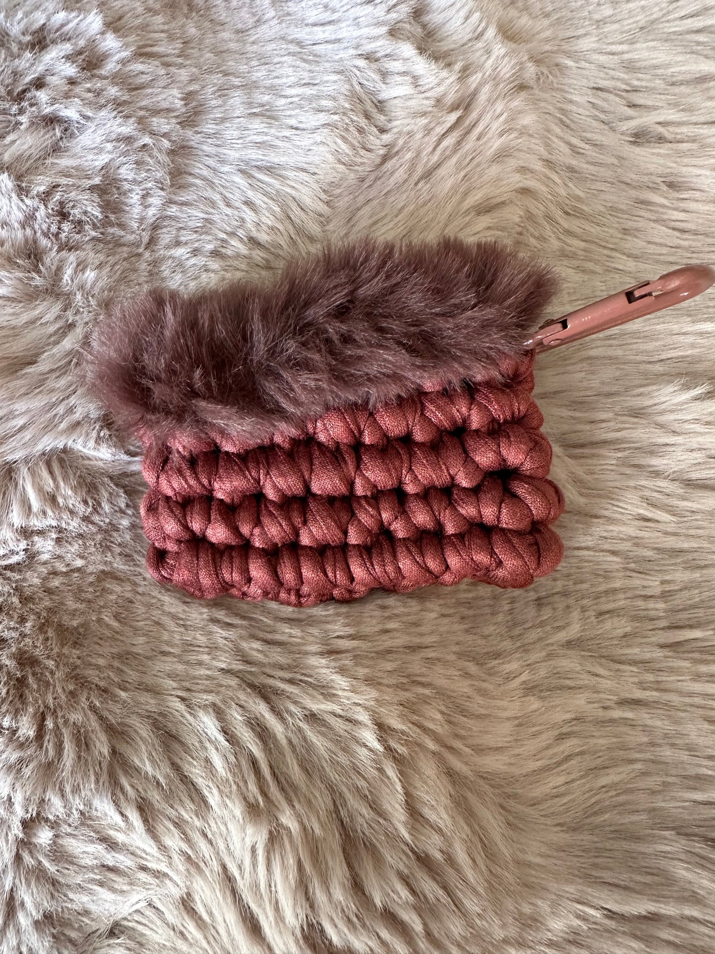 Pochettes Airpods en fourrure 🐻‍❄️