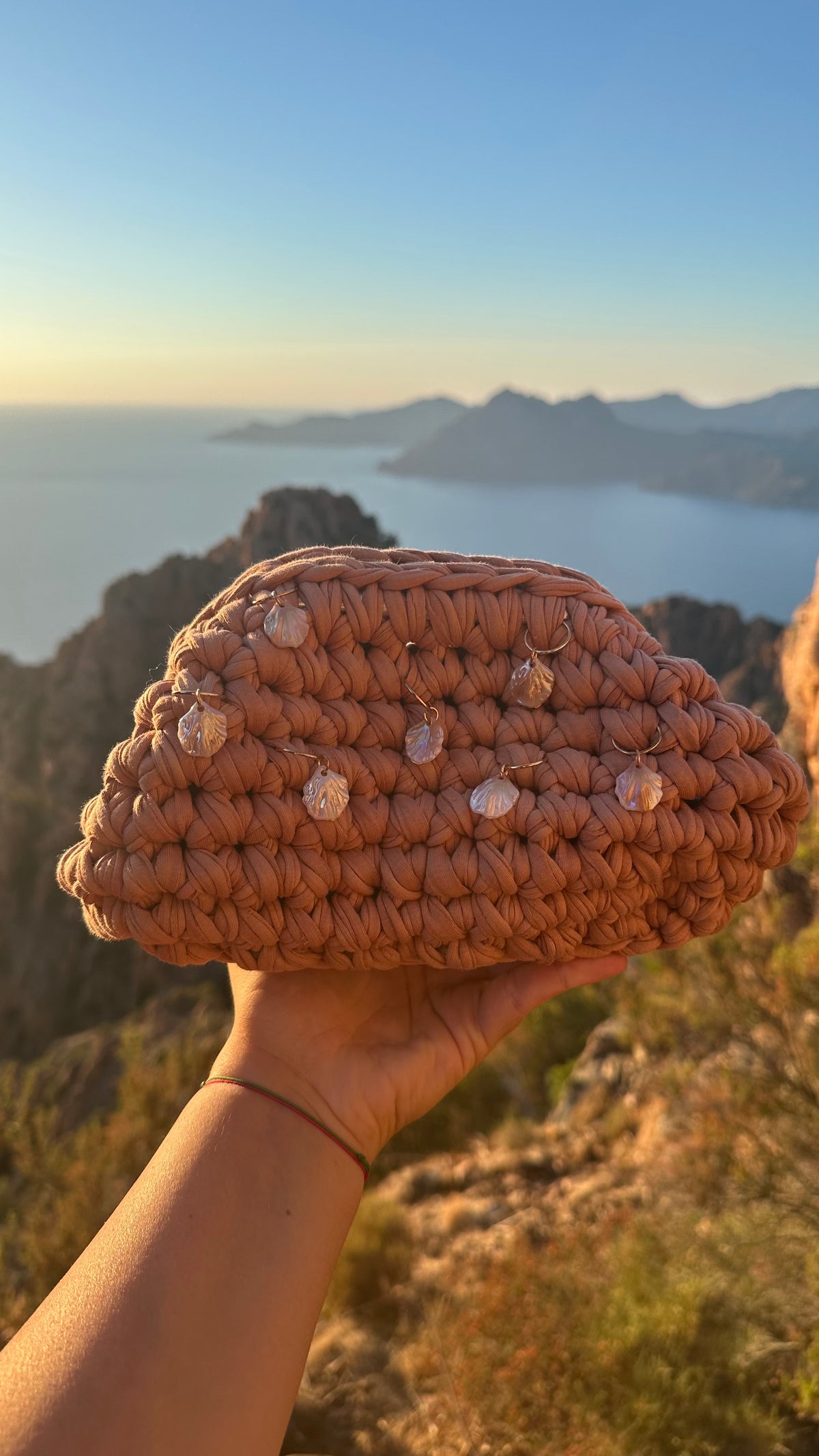 Sac STELLA coquillage Sunset shell en crochet fait main - Machja Perla (vue de face)