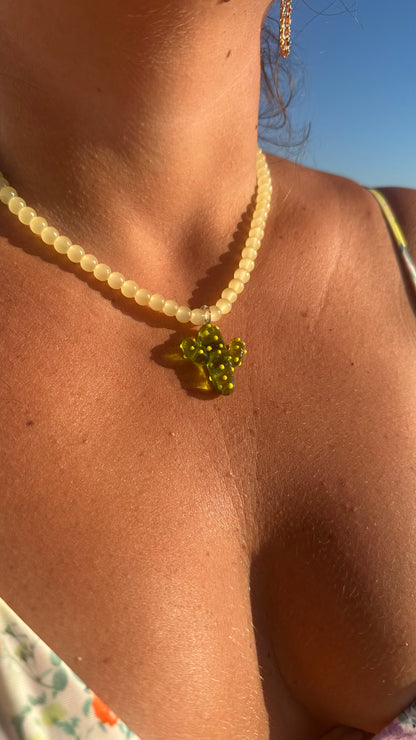 Collier La Piquante en crochet fait main - Machja Perla (porté en situation)