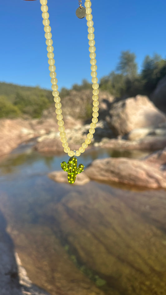 Collier La Piquante en crochet fait main - Machja Perla (vue de face)